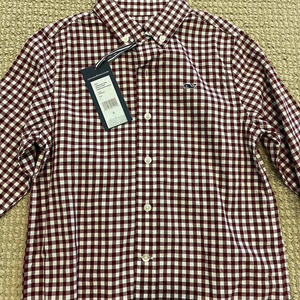 Boys Vineyard Vines button down shirt. New with tags. Size 5. Garnet & white.